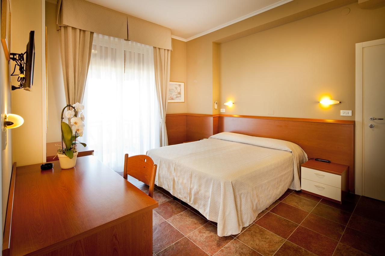 Hotel Beaurivage Фано Екстер'єр фото